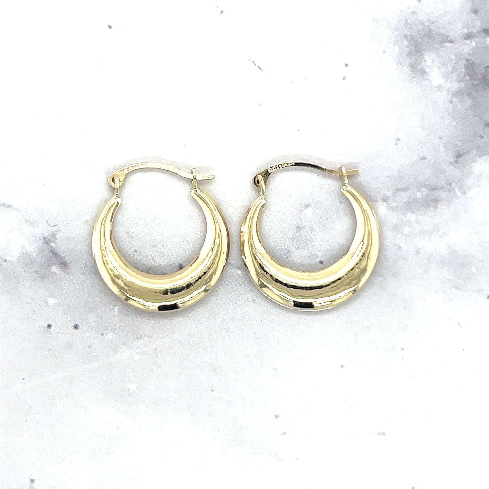 14K Yellow Gold 10mm Lightweight Round GraduatedHoop Earrings with Hinged Closure, 2.5mm Thick, Real Gold Earrings