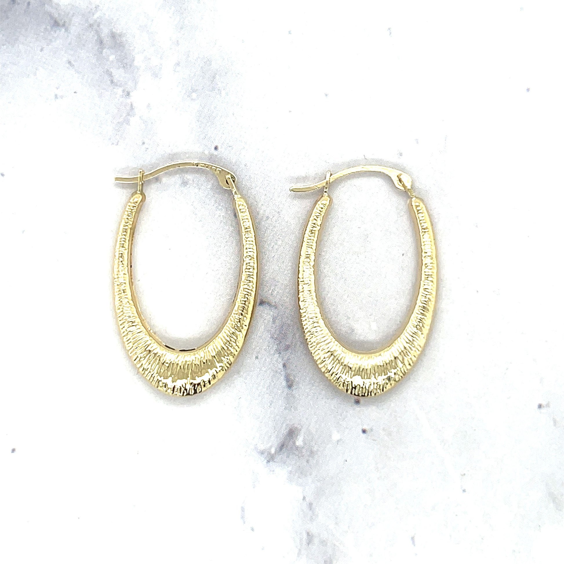 14K Yellow Gold 19x11mm Graduated Textured Oval Hoop Earrings with Hinged Closure, 2.6mm Thick, Textured Earrings